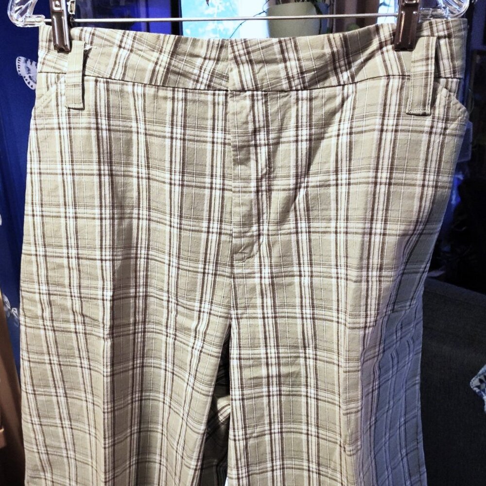 NWOT Lee plaid beiges, brown, white shorts. 98% Cotton, Size 22W Med SHIPS FREE